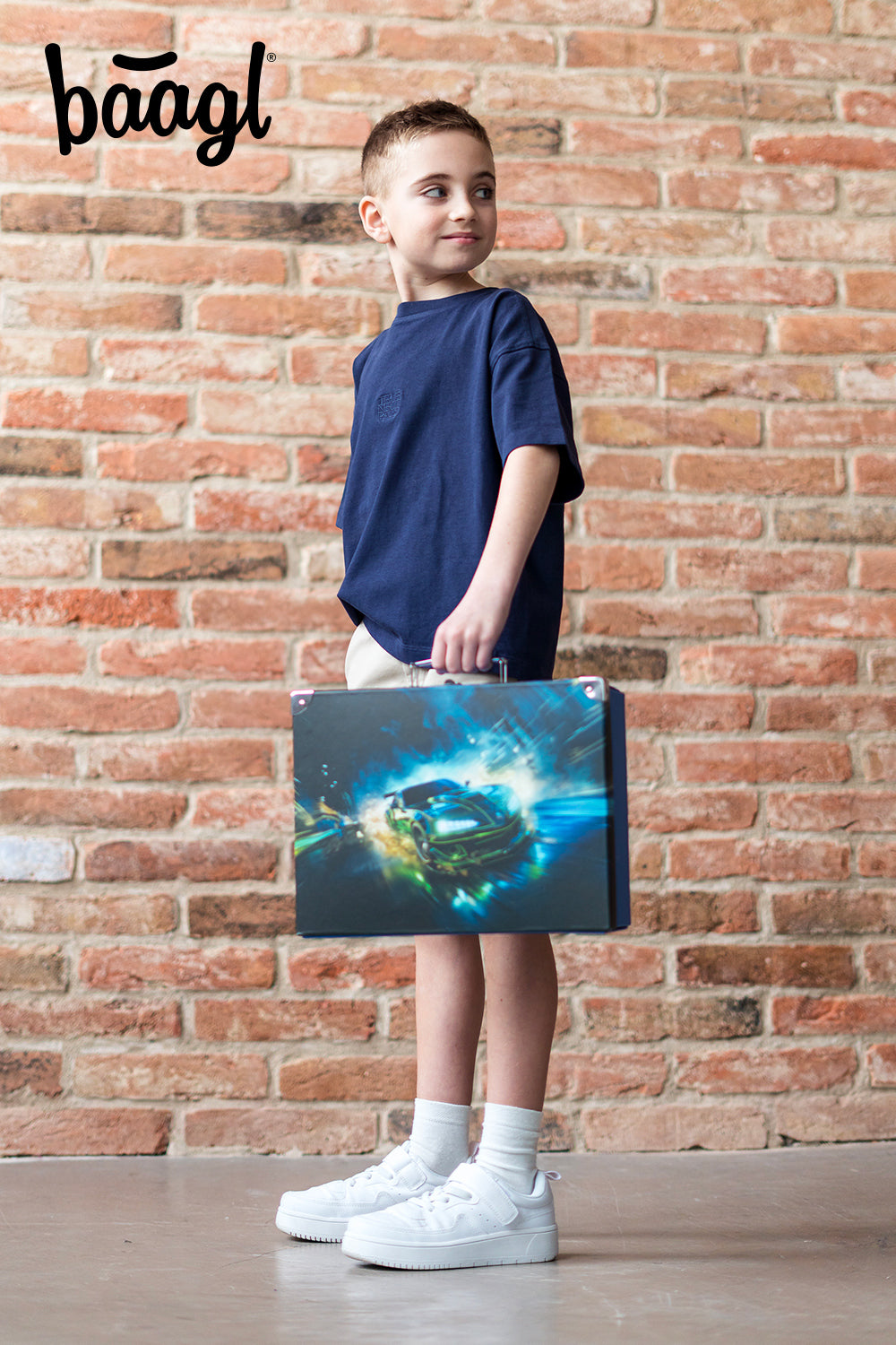 Skladací školský kufrík Závodné auto s kovaním